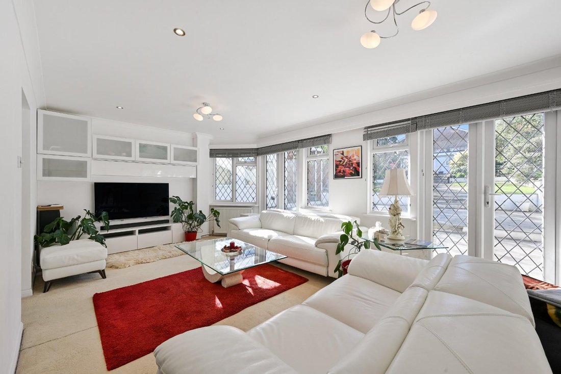 House in Nork, Reigate and Banstead, England 3 - 17662534