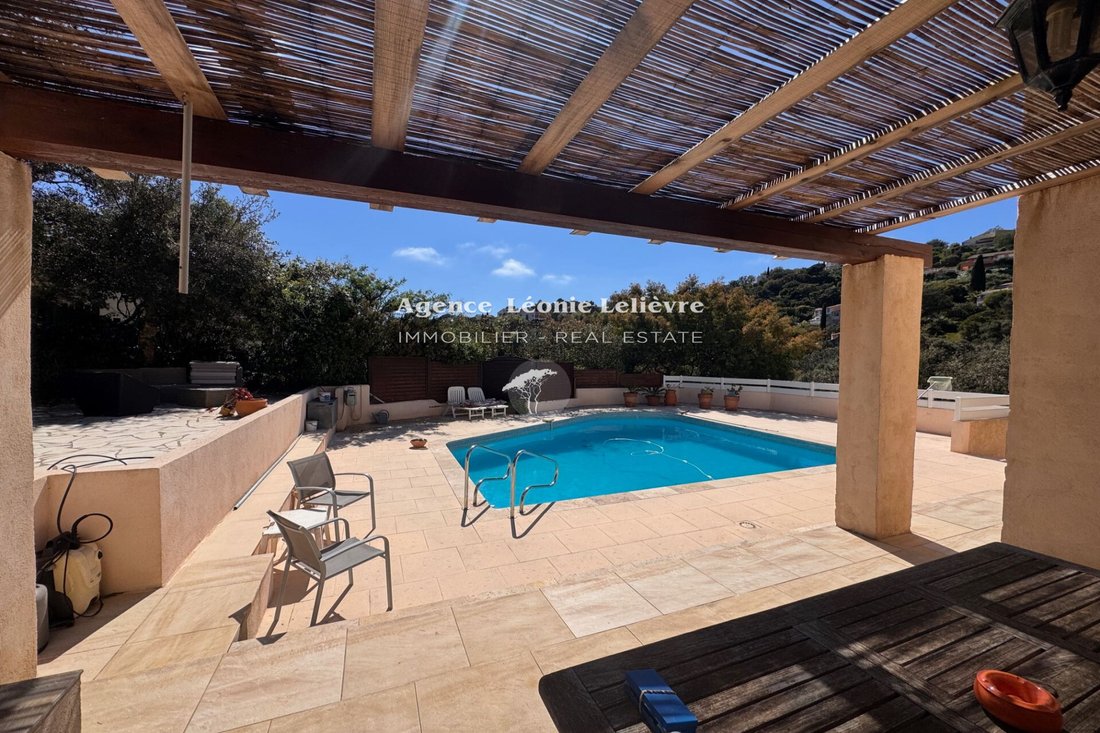 Villa in Les Issambres, Roquebrune-sur-Argens, France 3 - 17663194