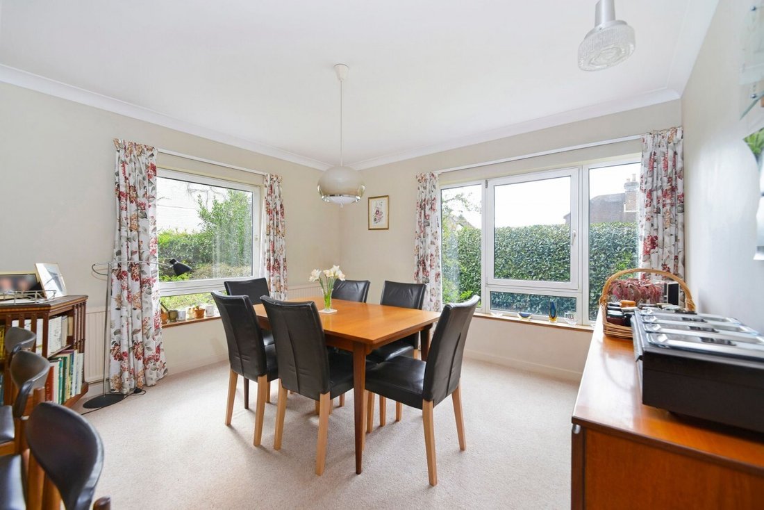 House in Surrey, England 5 - 17662562