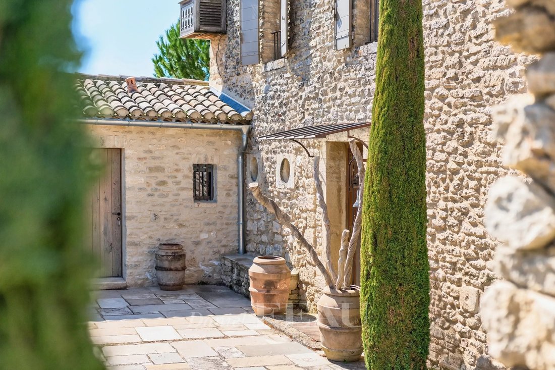 House in Gordes, Provence-Alpes-Côte d'Azur, France 2 - 17663830