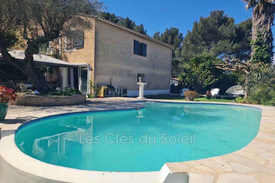 Villa in Le Revest-les-Eaux, Provence-Alpes-Côte d'Azur, France 1 - 17663196
