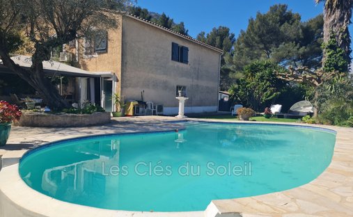 Villa in Le Revest-les-Eaux, Provence-Alpes-Côte d'Azur, France 1