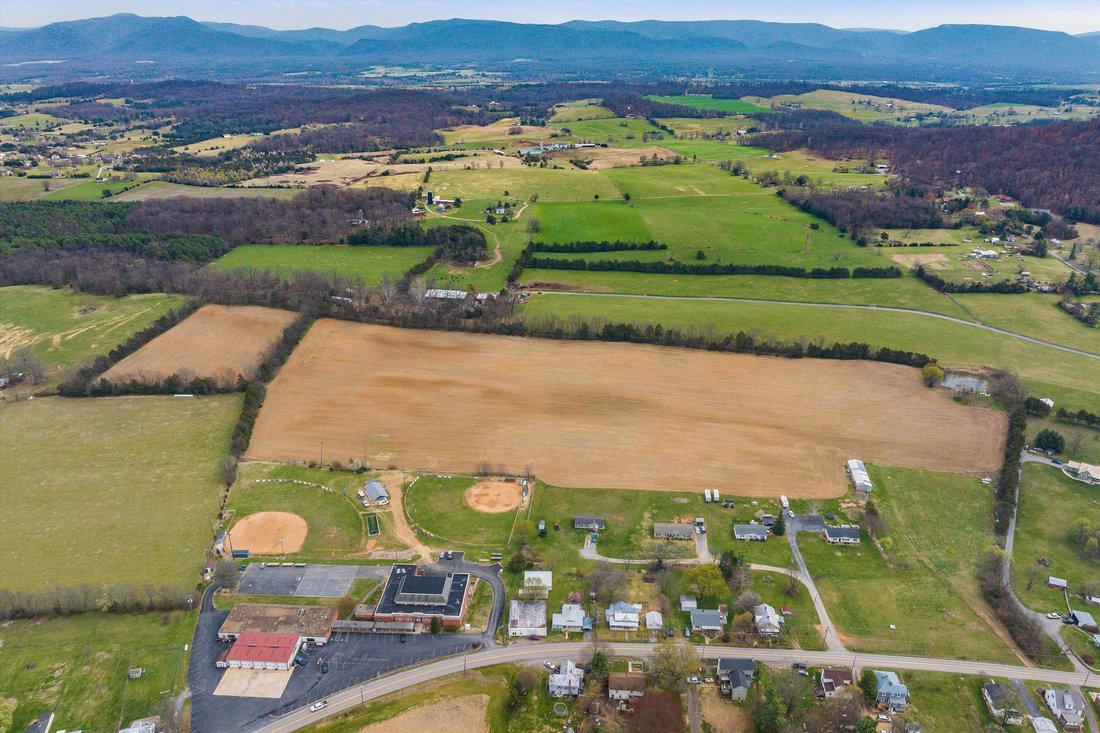 House in Fort Defiance, Virginia, United States 3 - 17665447