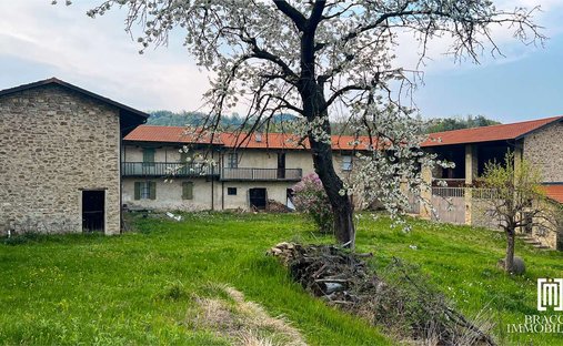 Estate in Cortemilia, Piedmont, Italy 1