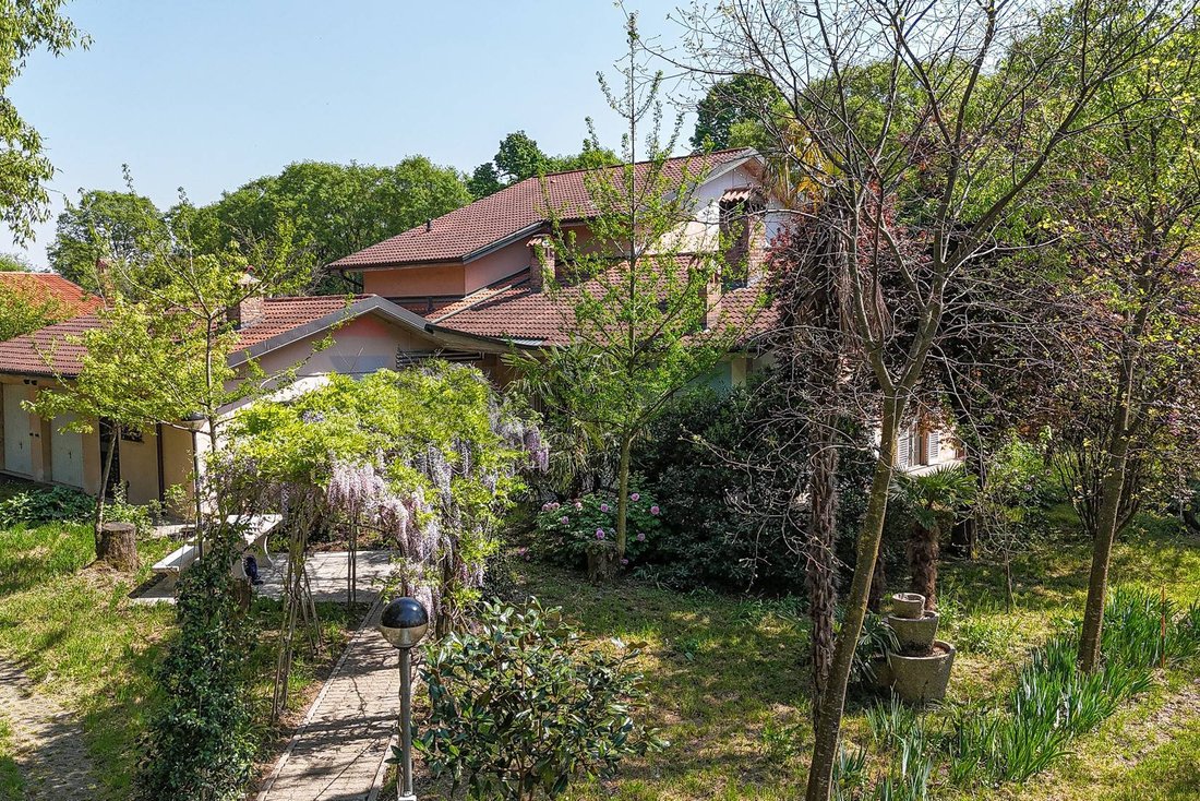 Villa in Fara Gera d'Adda, Lombardy, Italy 4 - 15440305