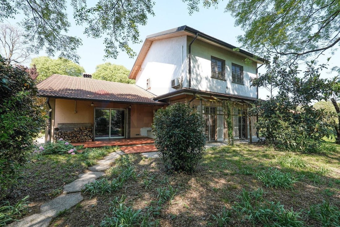 Villa in Fara Gera d'Adda, Lombardy, Italy 1 - 15440305