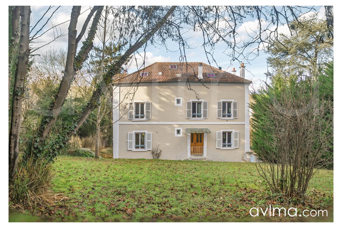 House in Marly-le-Roi, Ile-de-France, France 1 - 17663238