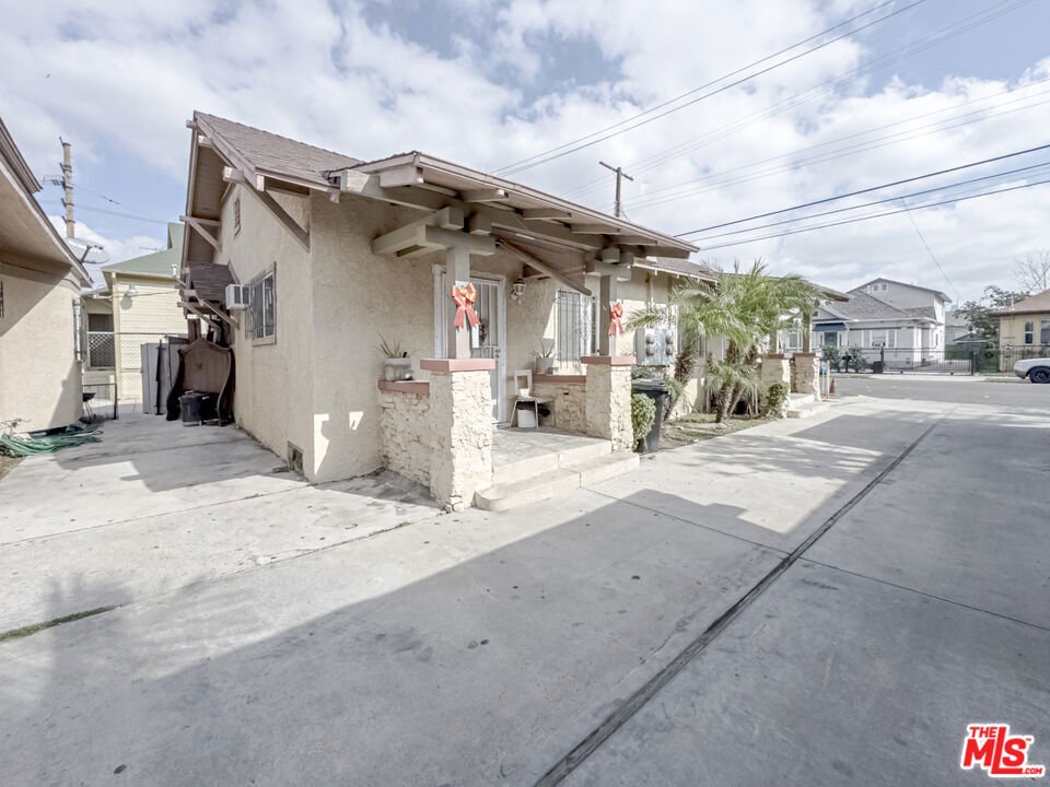 Los Angeles, California, United States 4 - 17665355