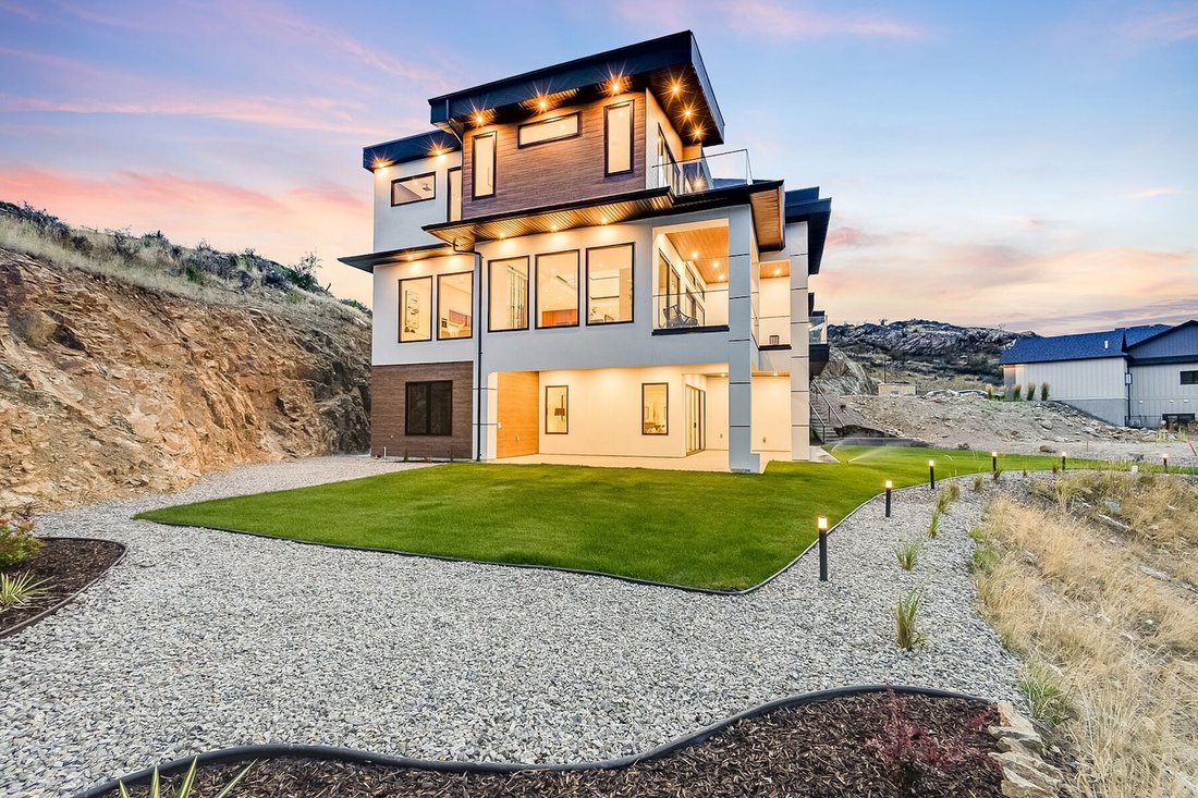 House in Kelowna, British Columbia, Canada 3 - 17664560