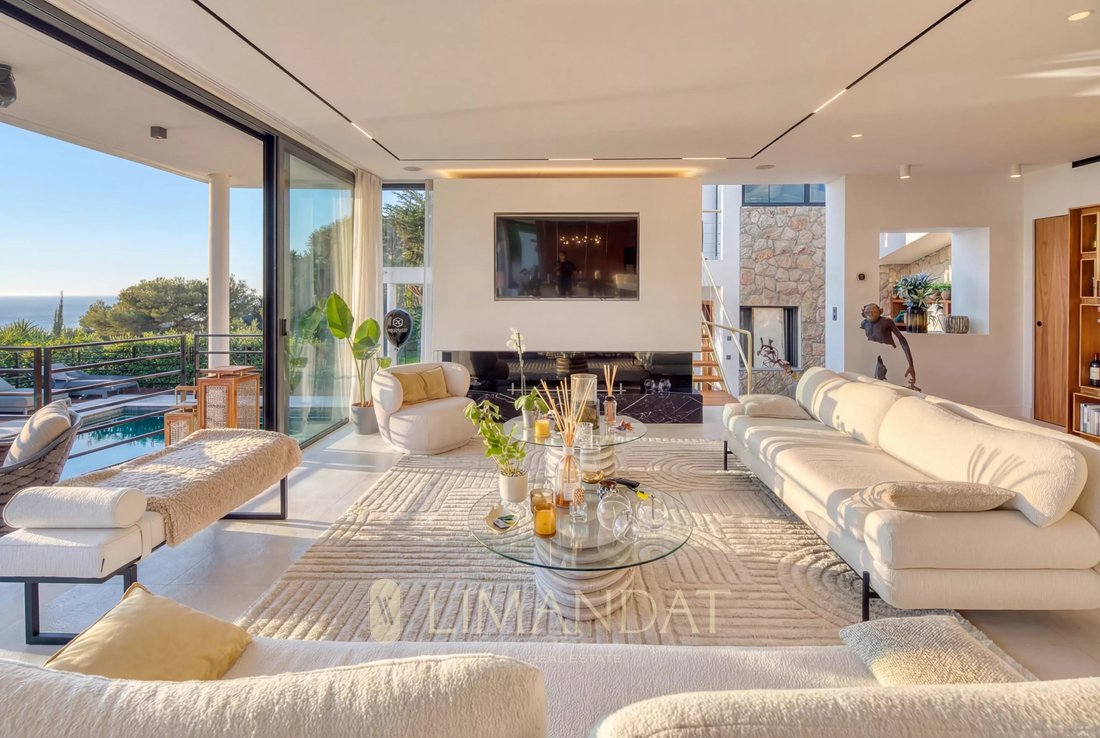 Villa in Èze, Provence-Alpes-Côte d'Azur, France 2 - 17662546