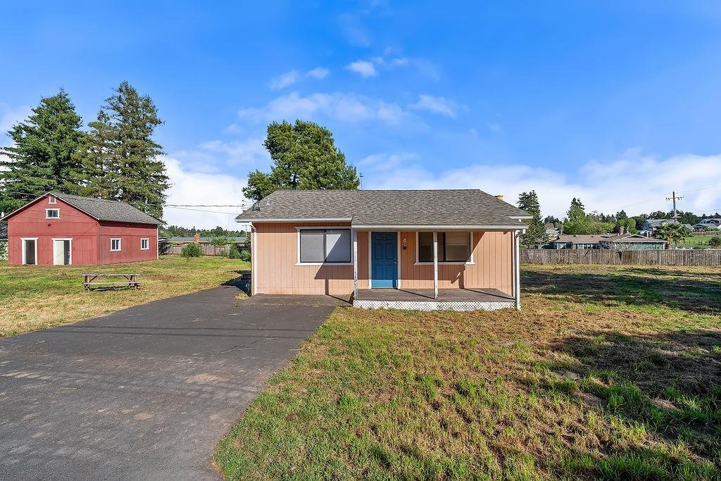 Petaluma, California, United States 2 - 17665838
