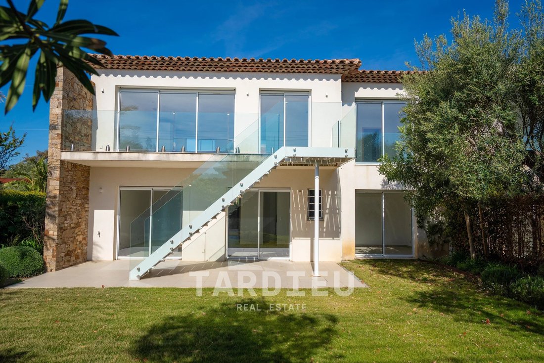 Villa in Sud, Cavalaire-sur-Mer, France 2 - 17663893