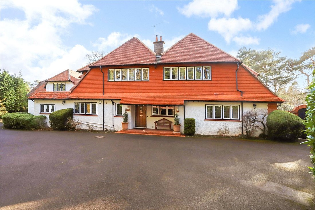 House in Lower Bourne (Farnham), Lower Bourne, England 2 - 17663505