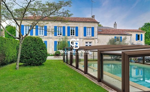 House in Vouhe, Nouvelle-Aquitaine, France 1