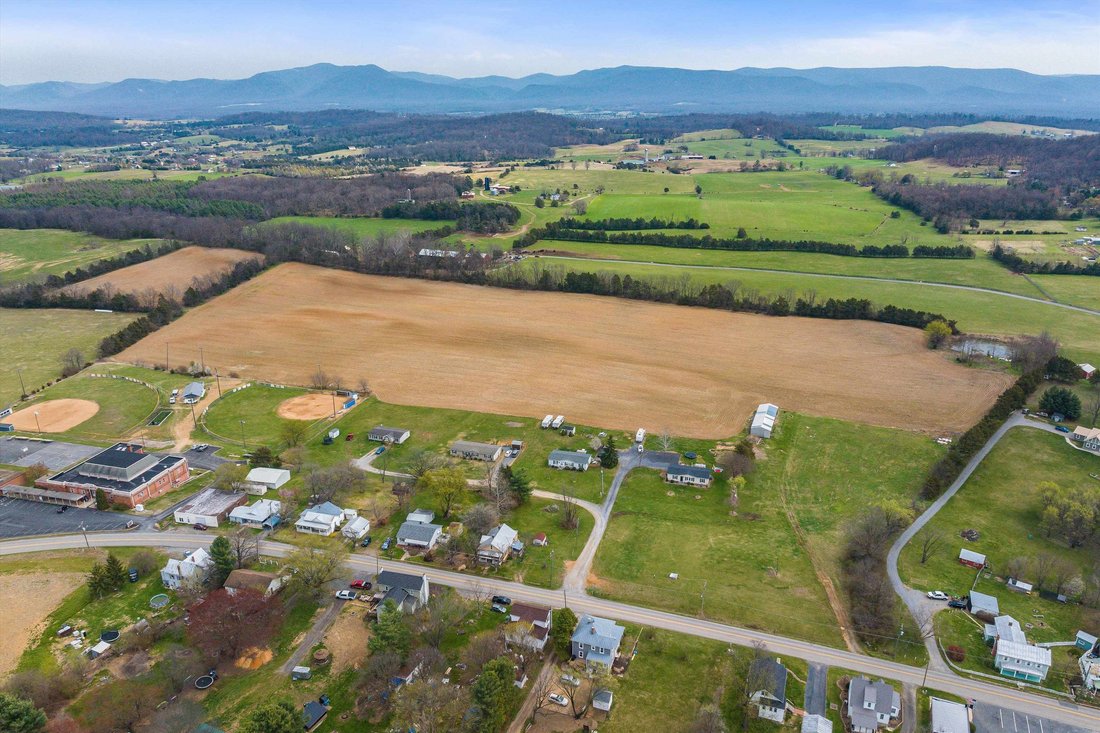 House in Fort Defiance, Virginia, United States 2 - 17665447