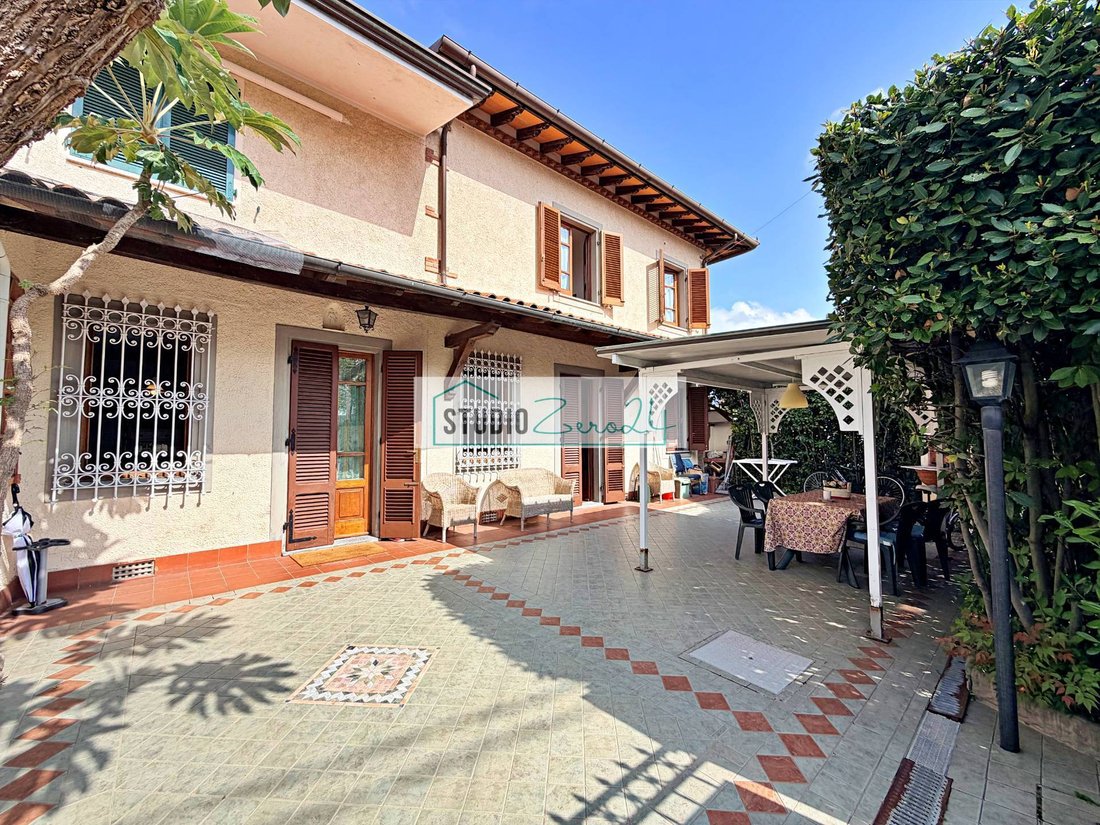 House in Center, Forte dei Marmi, Tuscany 1 - 17667545