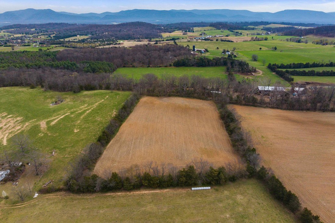 House in Fort Defiance, Virginia, United States 4 - 17665447