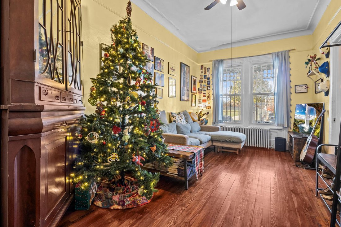 House in New York, New York, United States 5 - 15048453