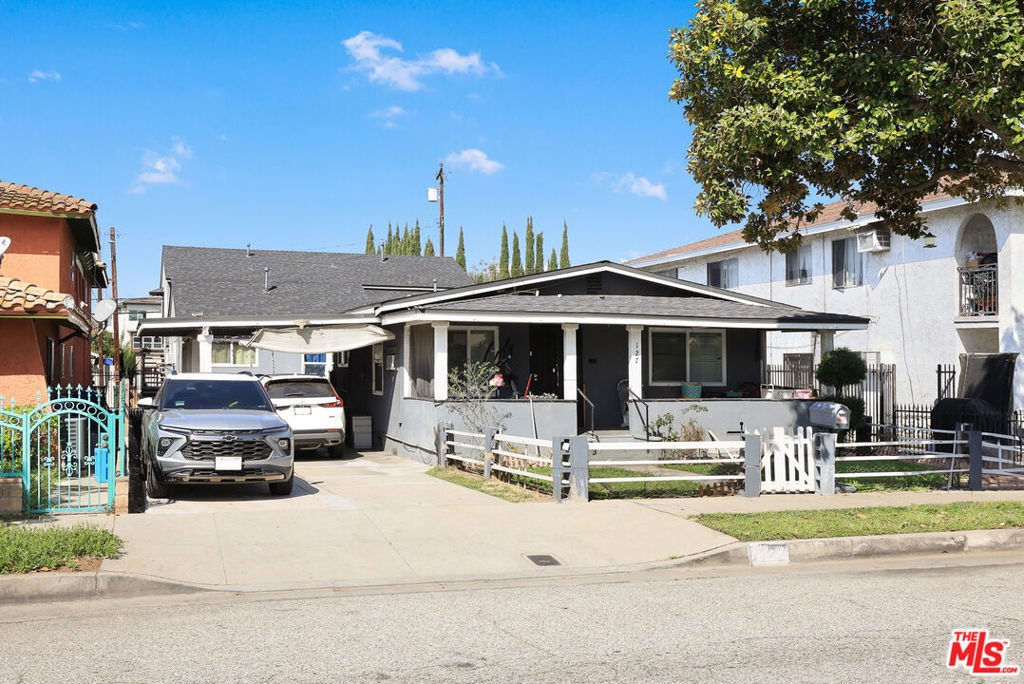 Montebello, California, United States 2 - 17665304