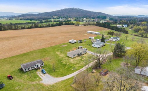 House in Fort Defiance, Virginia, United States 1