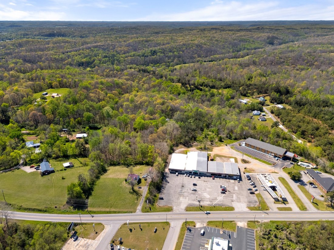 House in Hohenwald, Tennessee, United States 4 - 17666315