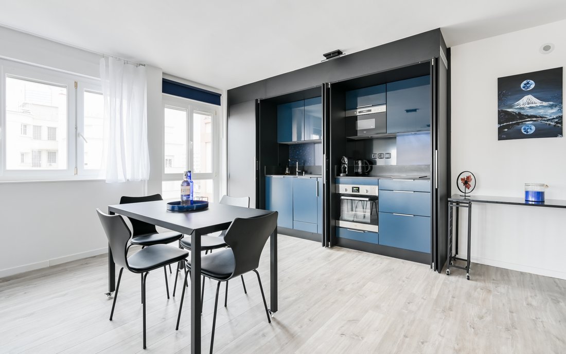 Apartment in Champvert-Point du Jour-Saint Irénée, Lyon 5e Arrondissement, Lyon 4 - 17663299
