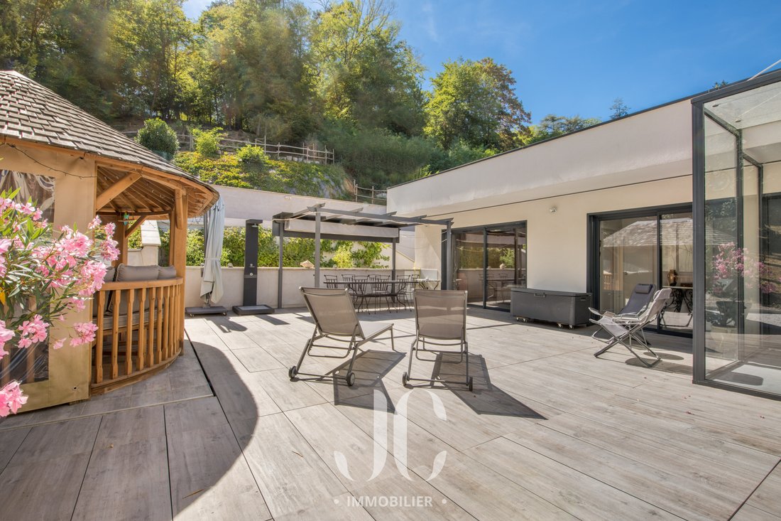 House in Charbonnieres-les-Bains, Auvergne-Rhône-Alpes, France 1 - 17666703