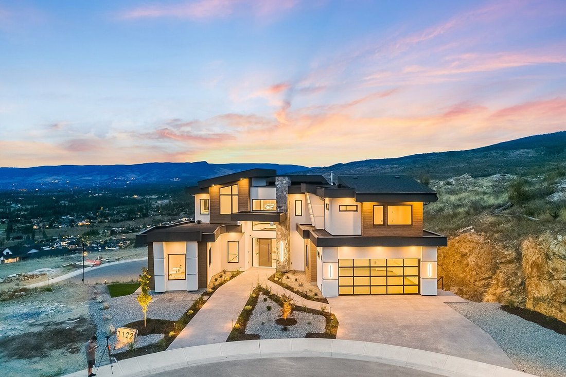 House in Kelowna, British Columbia, Canada 2 - 17664560