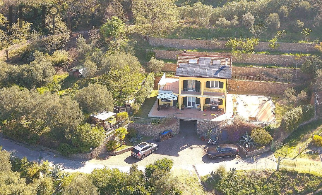 Villa in Savona, Liguria, Italy 2 - 17662667