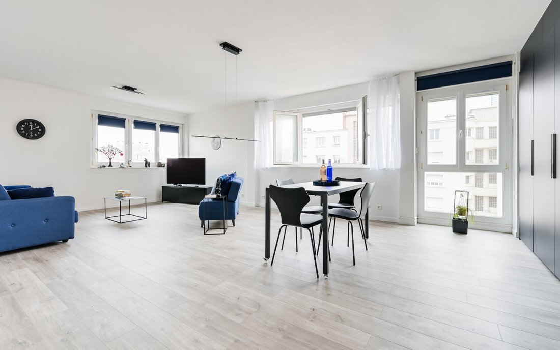 Apartment in Champvert-Point du Jour-Saint Irénée, Lyon 5e Arrondissement, Lyon 5 - 17663299