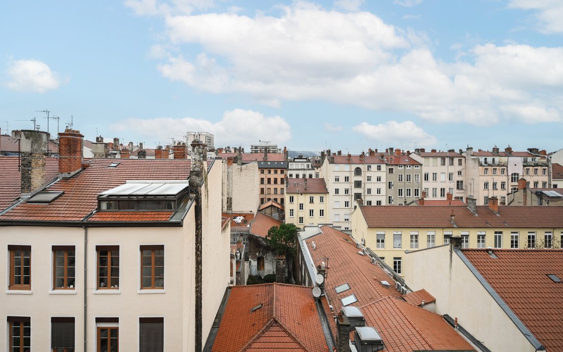 Apartment in Champvert-Point du Jour-Saint Irénée, Lyon 5e Arrondissement, Lyon 3 - 17663299