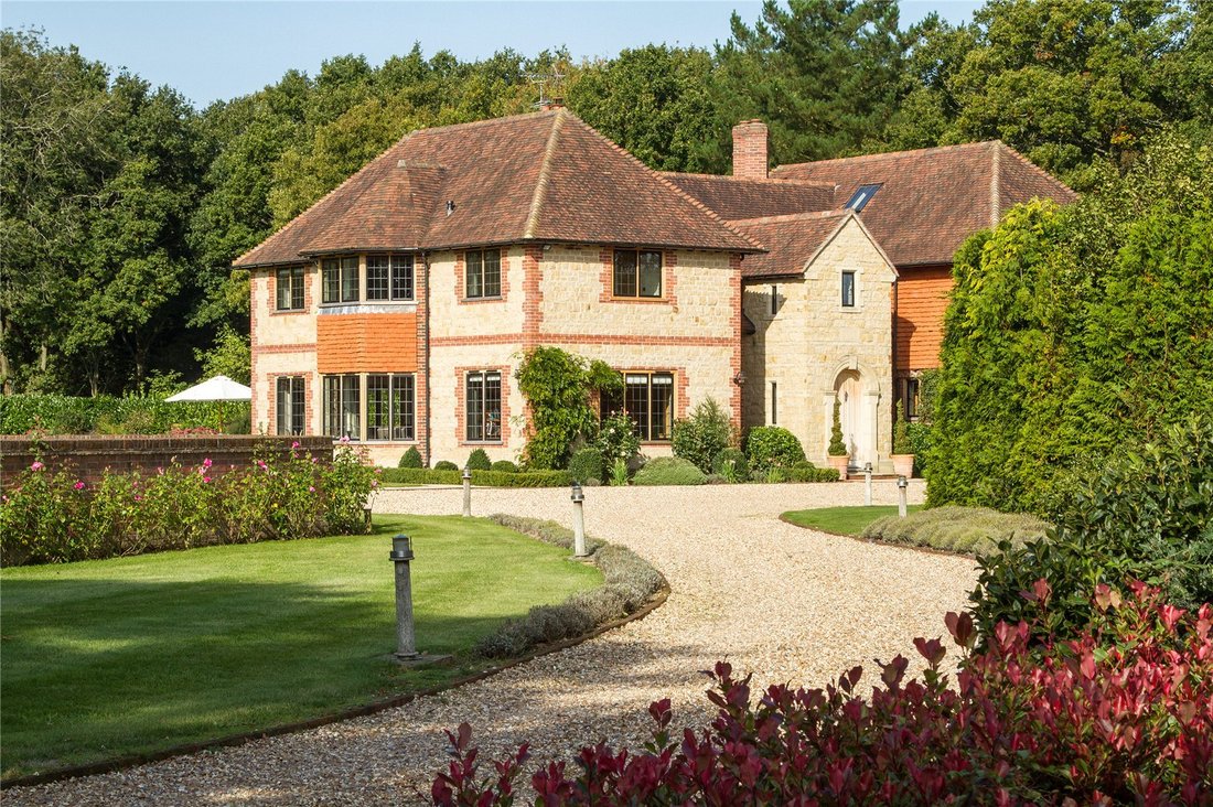 House in Kirdford, England 2 - 17663511