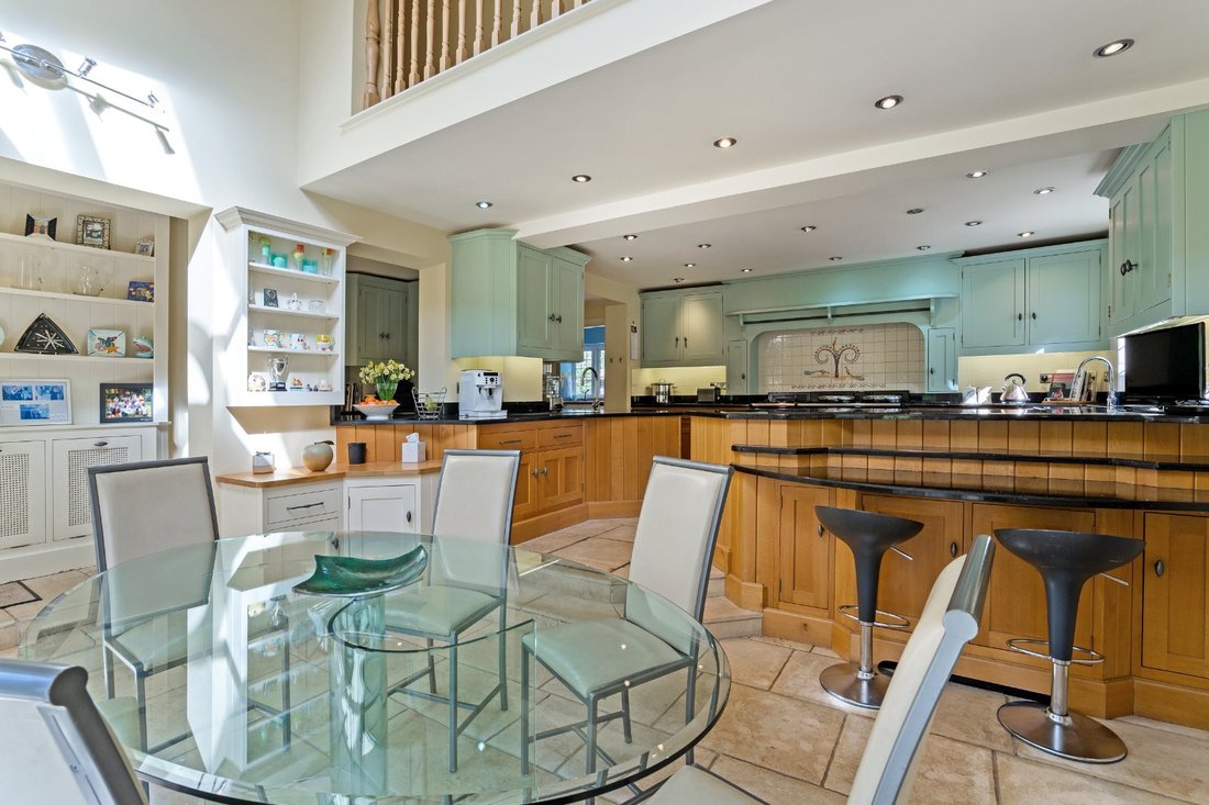 House in Lower Bourne (Farnham), Lower Bourne, England 5 - 17663505