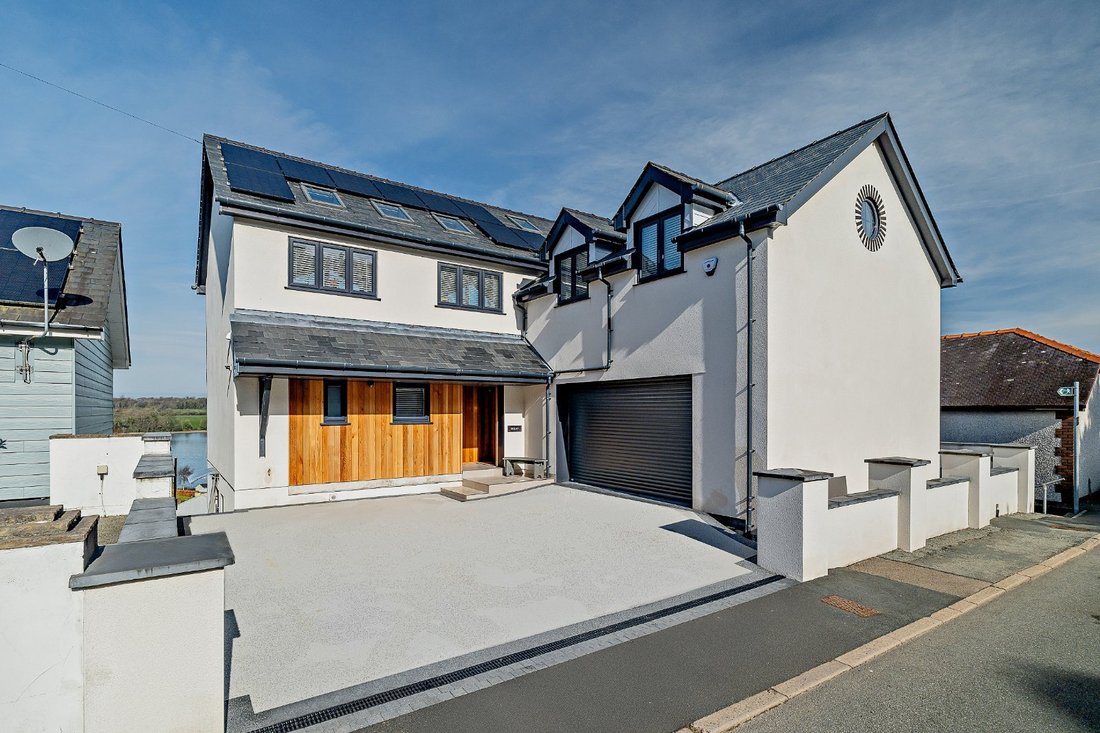 House in Y Felinheli, Wales 3 - 17665589