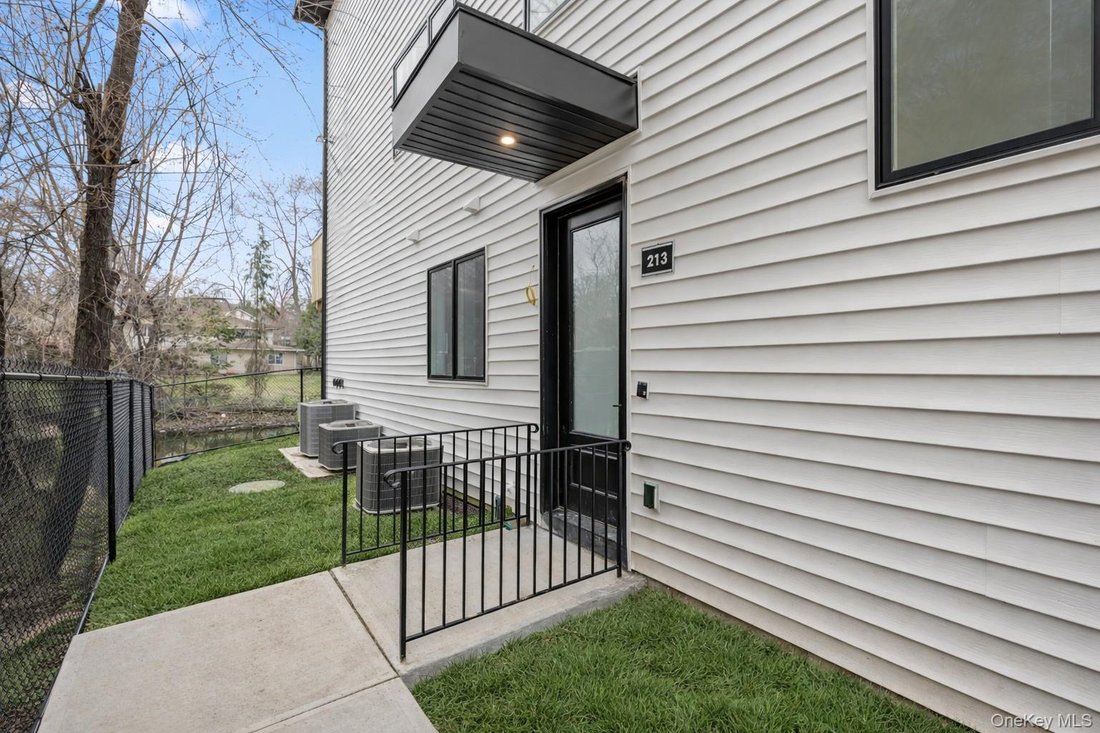 Condo in Airmont, New York, United States 3 - 17663022