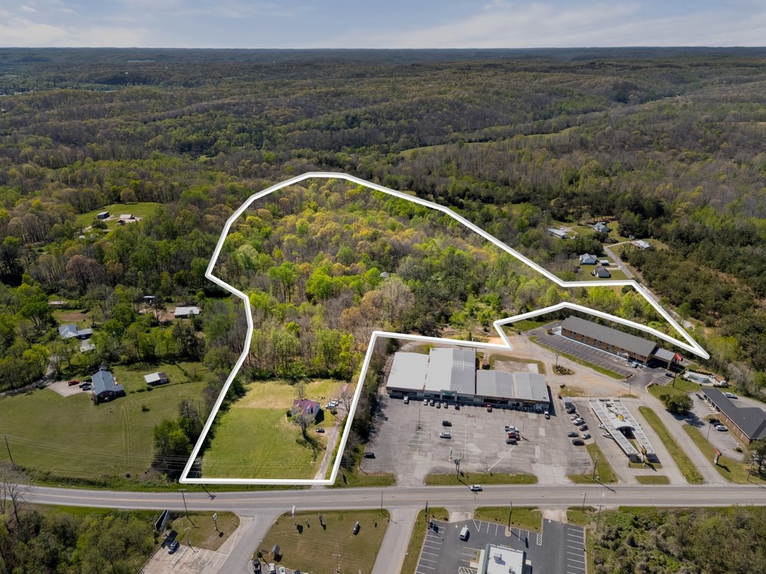 House in Hohenwald, Tennessee, United States 1 - 17666315