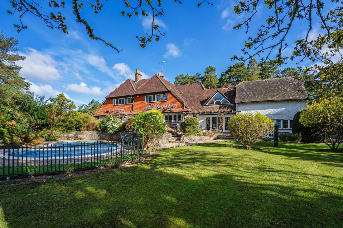 House in Lower Bourne (Farnham), Lower Bourne, England 1 - 17663505