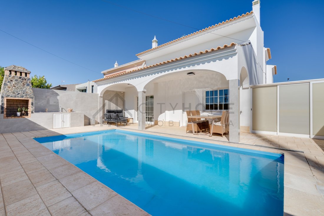 House in Lagoa e Carvoeiro, Algarve, Portugal 1 - 17666986