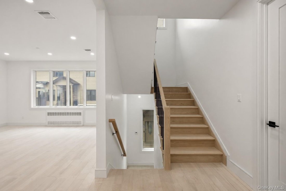 Condo in Airmont, New York, United States 5 - 17663022
