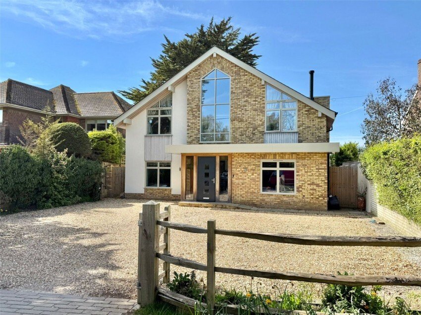 House in Milford on Sea, England 1 - 17667145