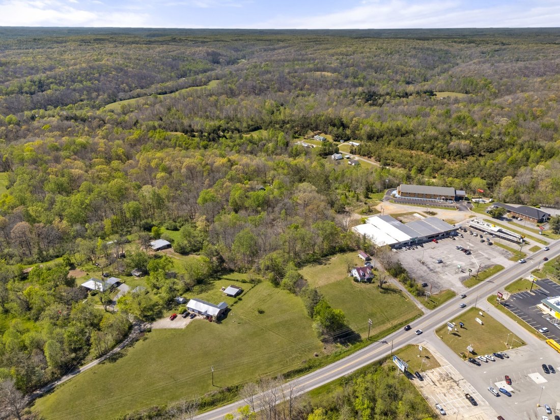 House in Hohenwald, Tennessee, United States 5 - 17666315