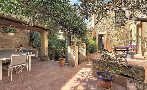 Villa in Pujaut, Occitania, France 1