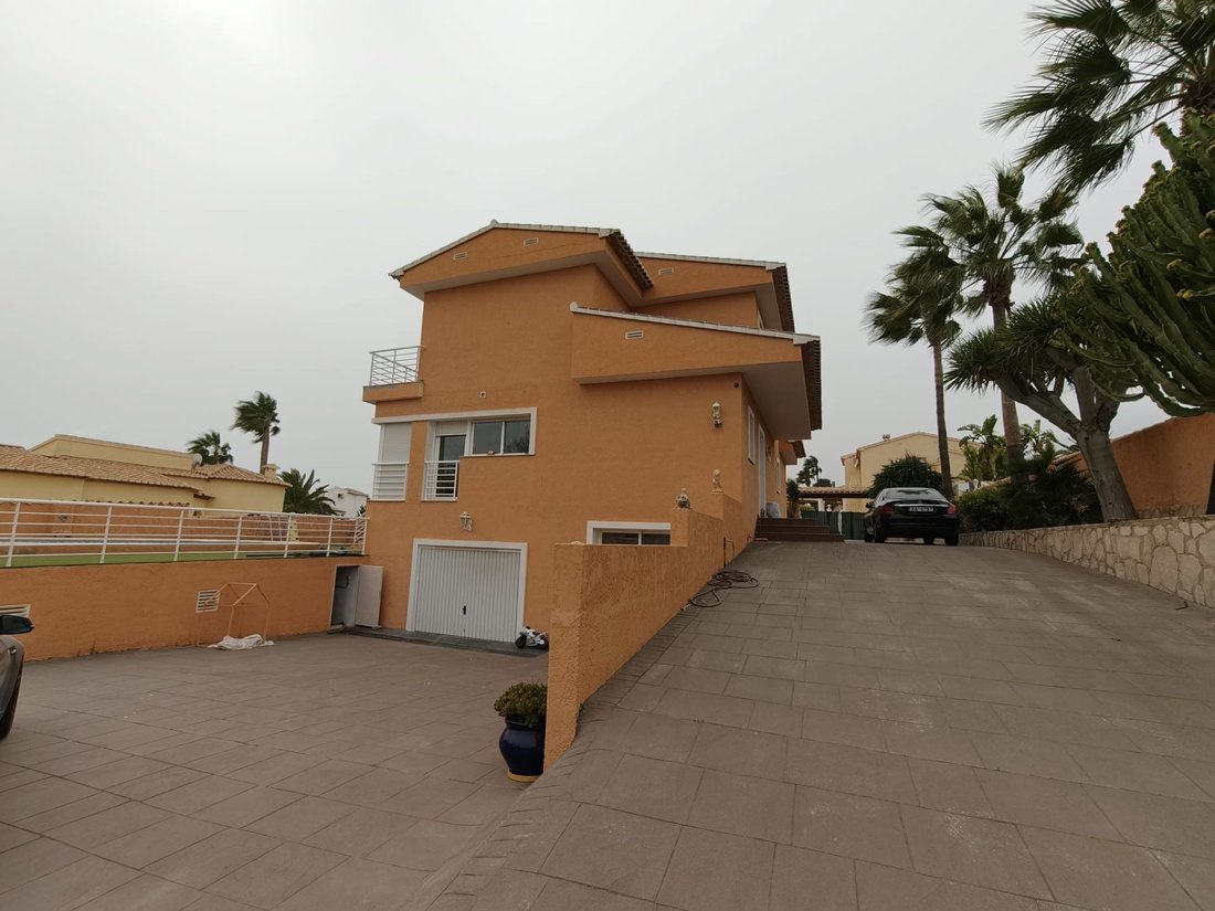 Chalet in Calp / Calpe, Valencian Community, Spain 2 - 17665378