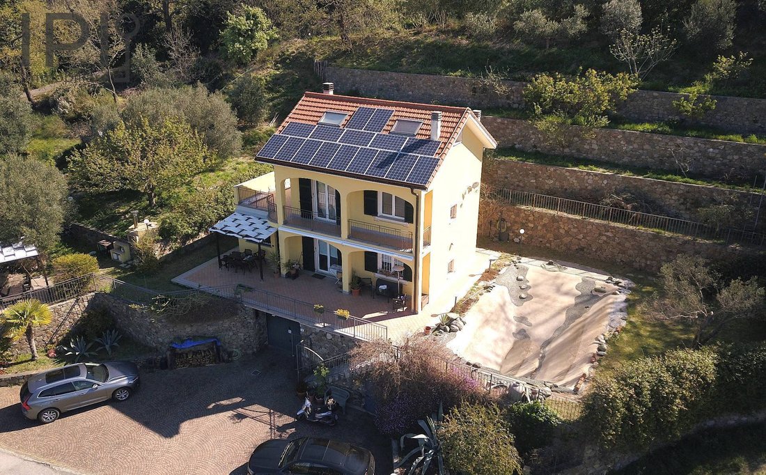 Villa in Savona, Liguria, Italy 1 - 17662667