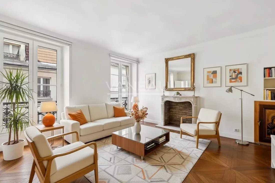 Apartment in Saint Germain l'Auxerrois, Paris 1er Arrondissement, Paris 1 - 17494765