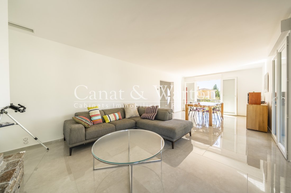 Villa in La Croix-Valmer, Provence-Alpes-Côte d'Azur, France 4 - 17666727