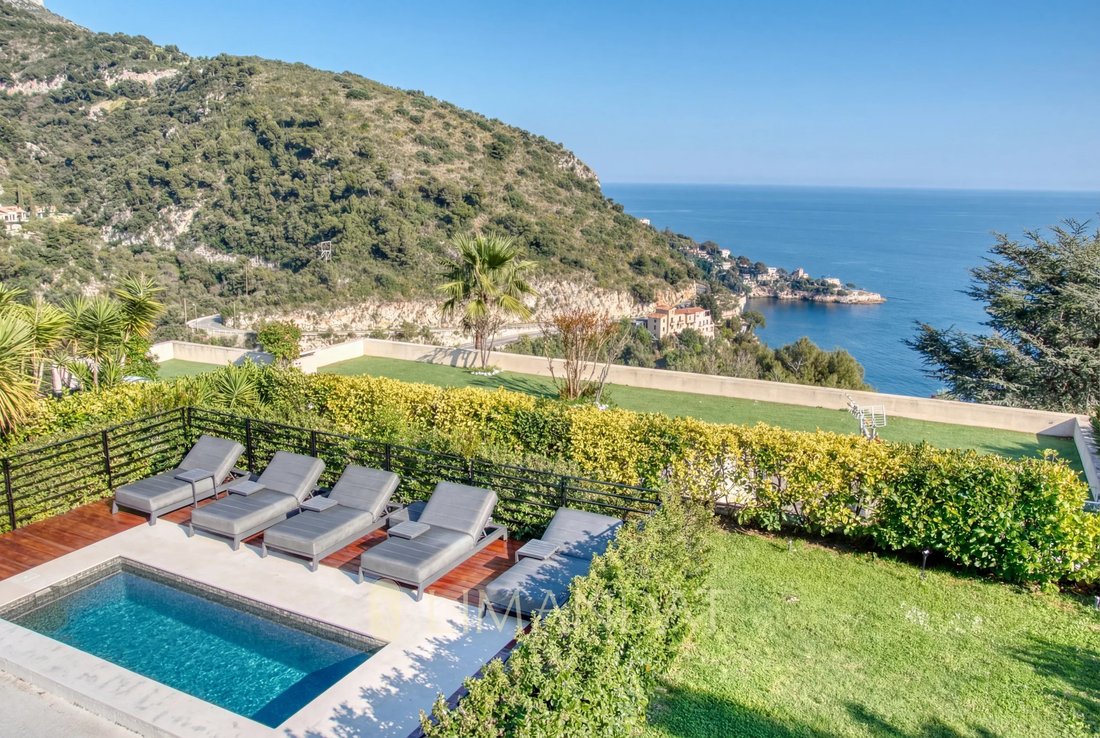 Villa in Èze, Provence-Alpes-Côte d'Azur, France 4 - 17662546