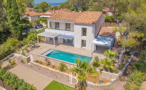 Villa in Boulouris, Saint-Raphaël, France 1