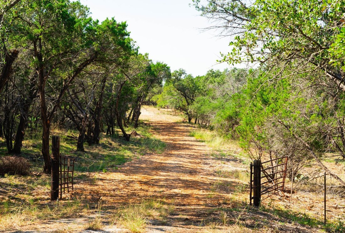 Farm Ranch in Spicewood, Texas, United States 1 - 17666548