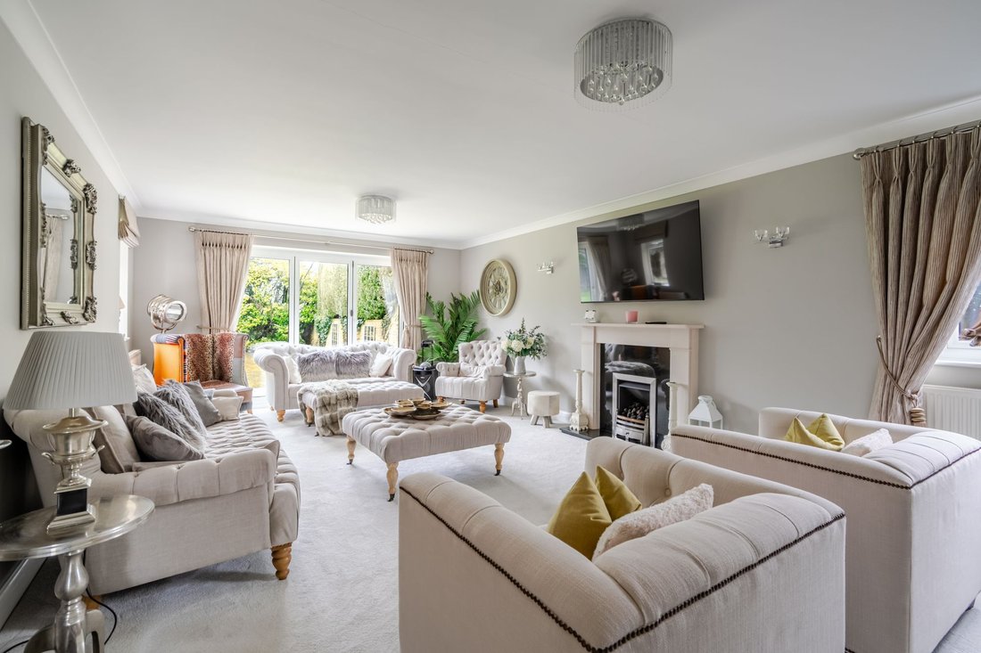 House in Sunninghill, England 2 - 17662579